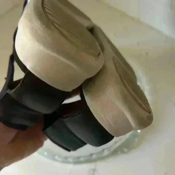 OTBT Forever Whitney black leather slip on cutout sandals size 8 - Picture 6 of 9